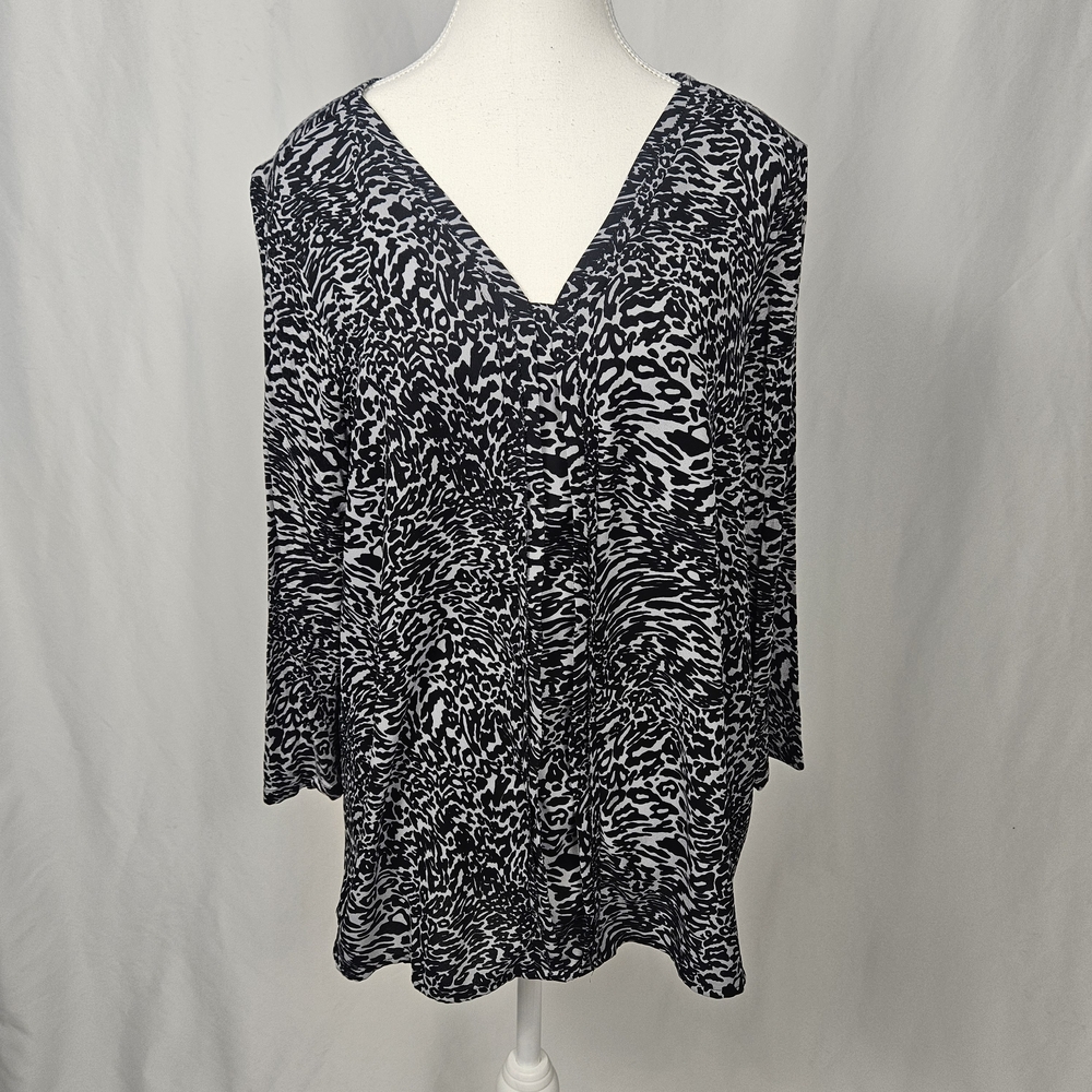 Dana Buchman Women's Black and White Animal Print Top Size XL
