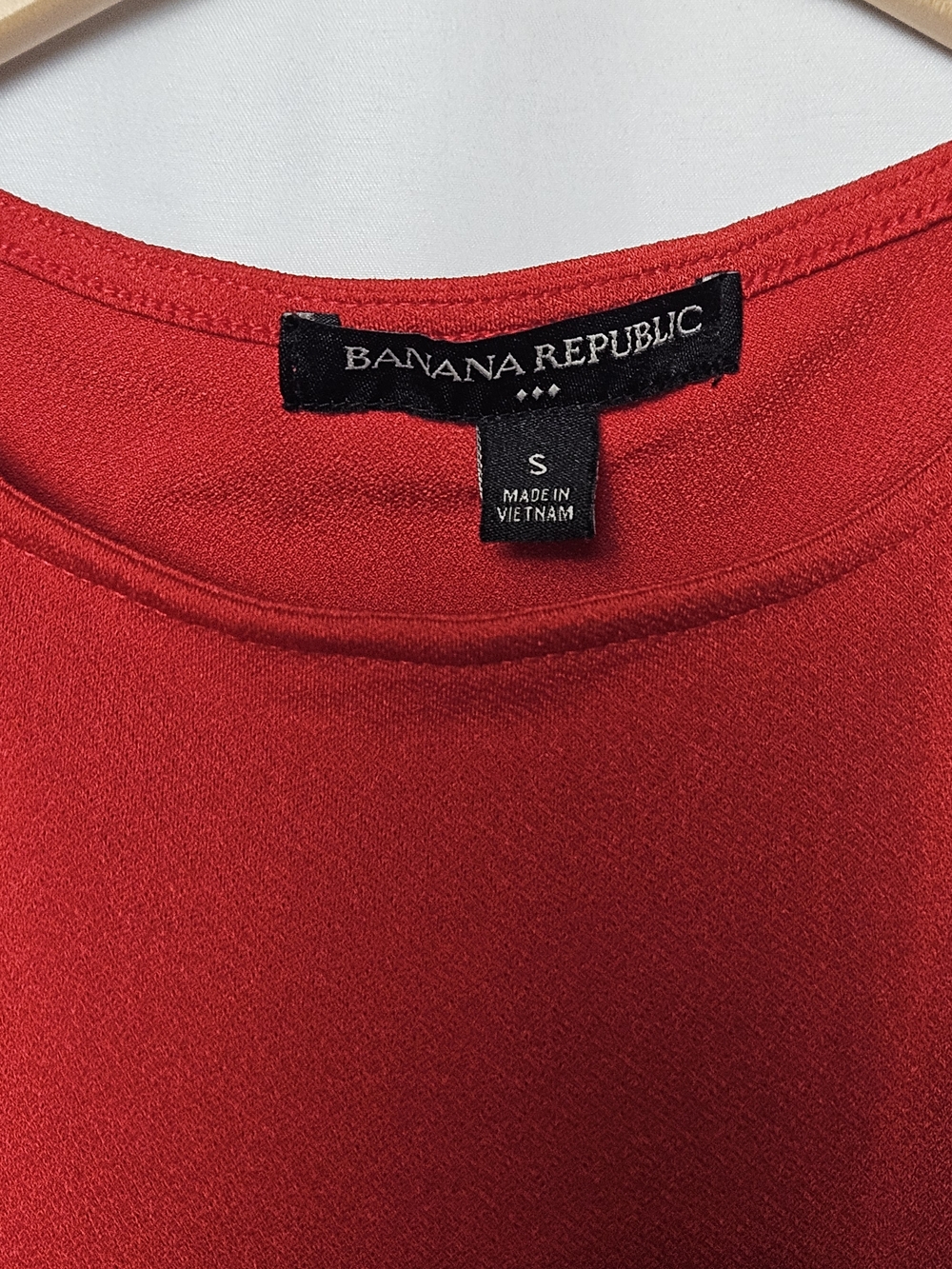 Banana Republic Red Long-Sleeve Ruffle Cold-Shoulder Top photo 2