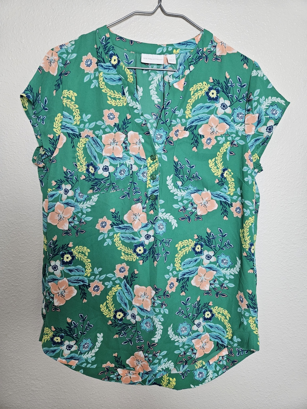 New York & Company Green Floral V-Neck Cap Sleeve Blouse Size Small