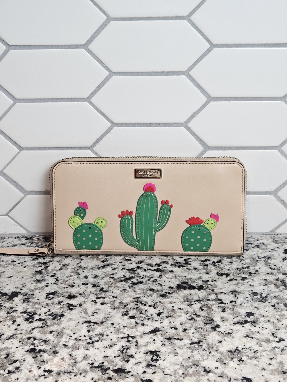 Kate Spade Beige Cactus Zip Wallet photo 7