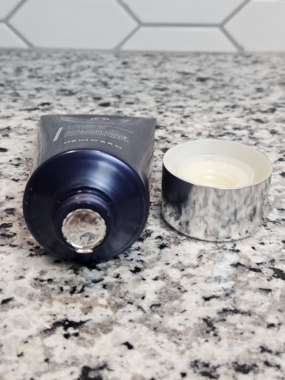MONAT Volumizing Revitalize Conditioner - Deep Navy & Silver Tube photo 3