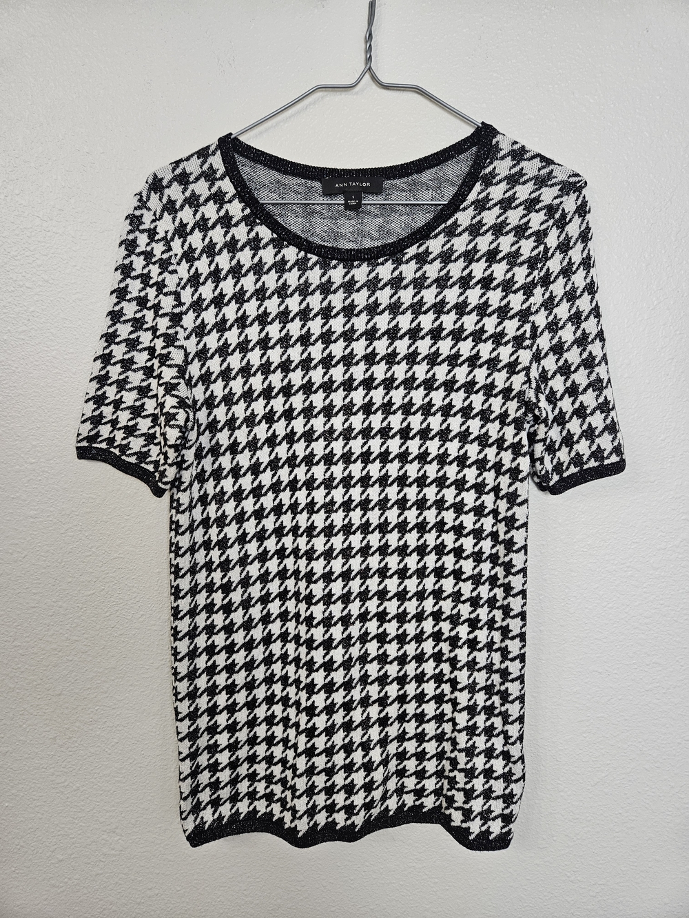 Ann Taylor Black & White Houndstooth Short Sleeve Sweater