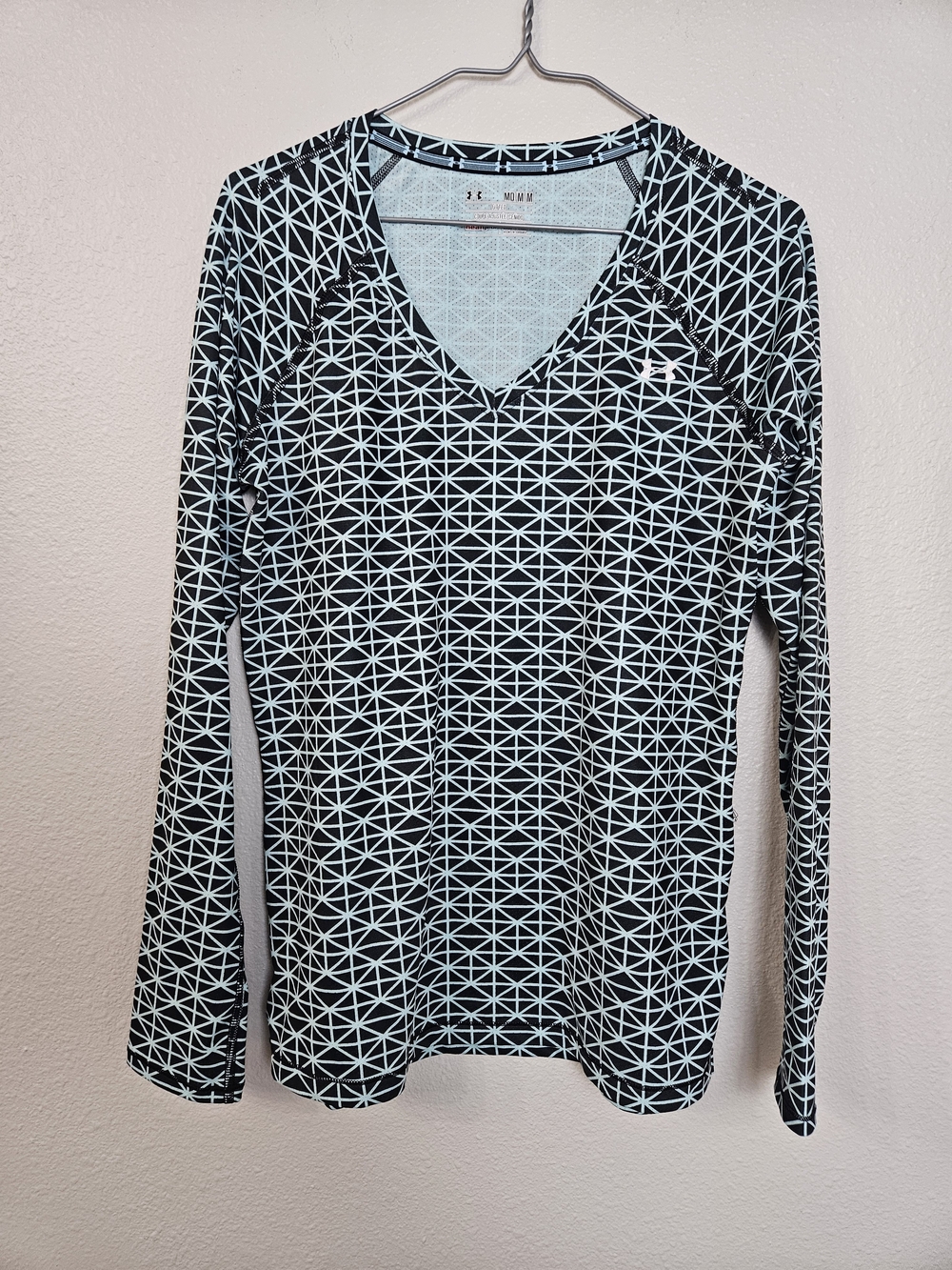 Under Armour Black & Blue Geometric V-Neck Long Sleeve Top
