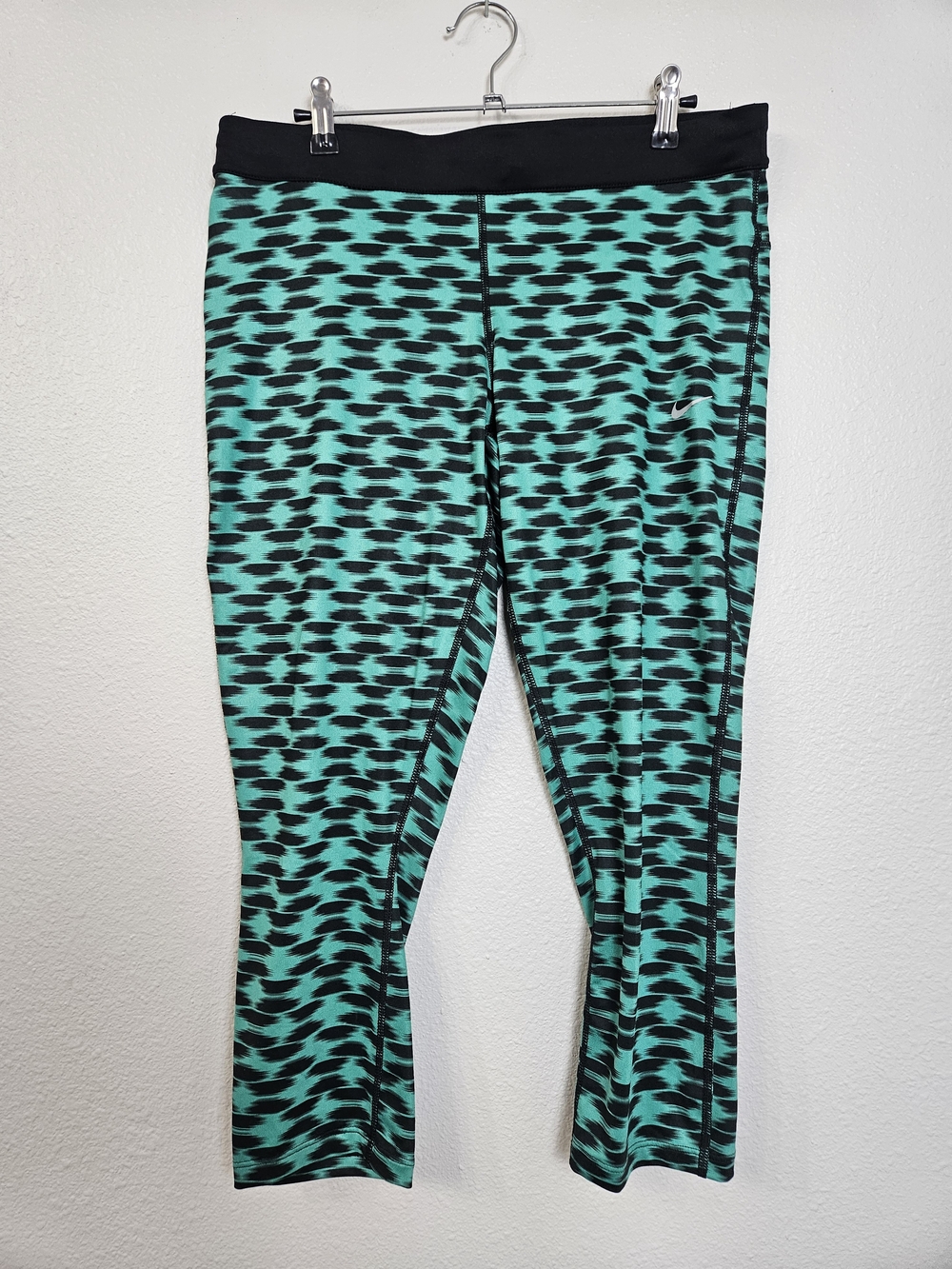 Nike Teal and Black 'Run Fast Live Fearless' Capri Leggings