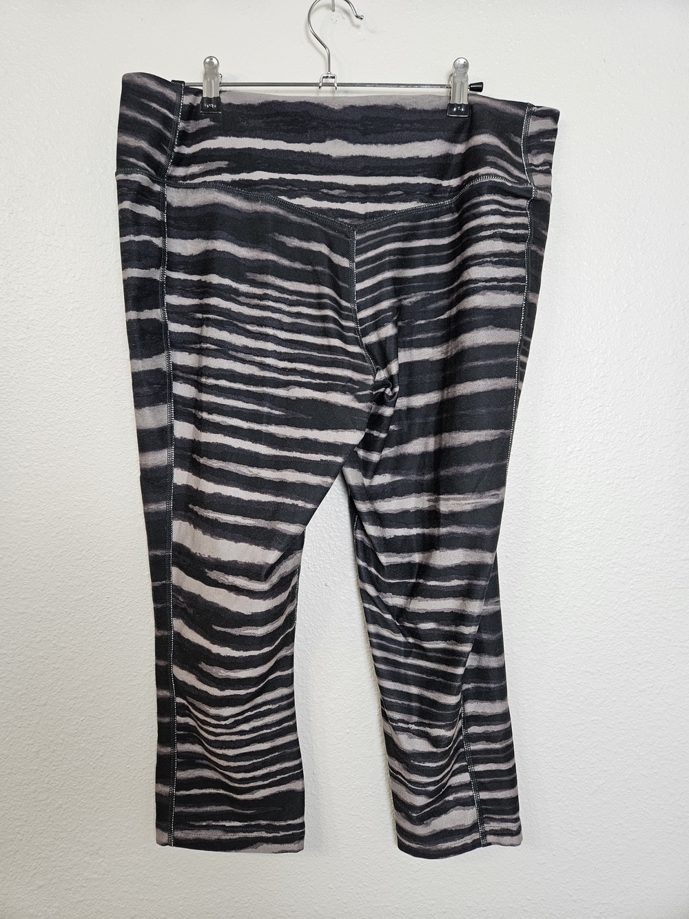 Nike Black & Gray Striped Dri-FIT Leggings photo 3