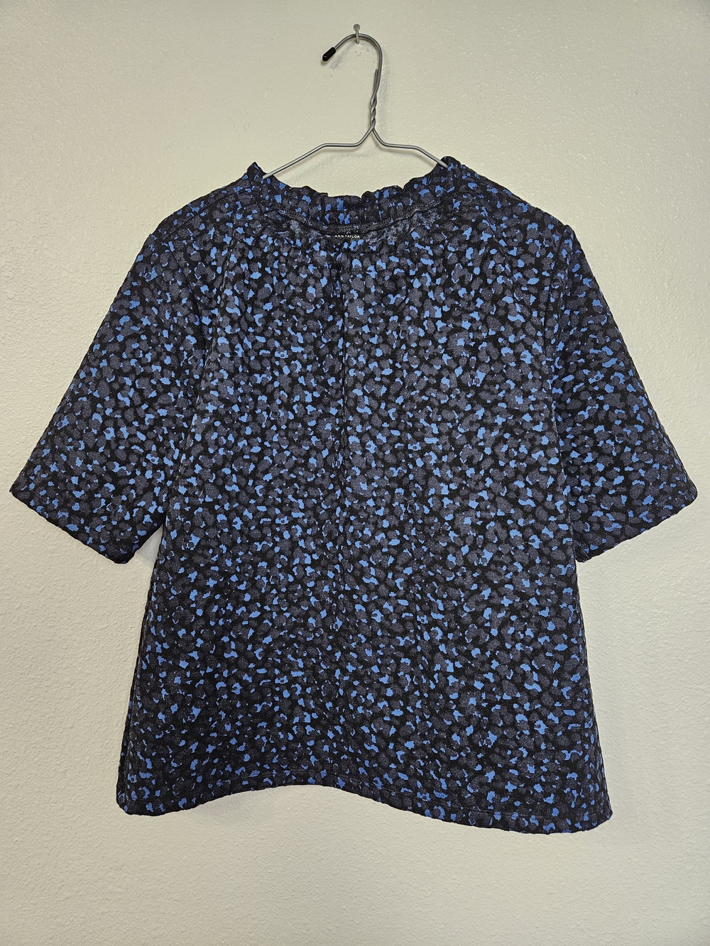 Ann Taylor Black Short-Sleeve Top with Blue Fleck Print