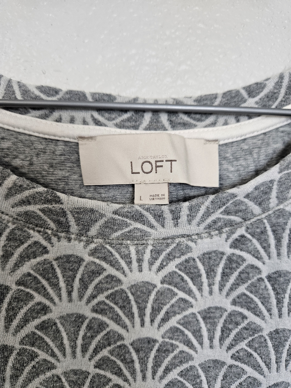 LOFT Gray & White Geometric Short Sleeve Top photo 2