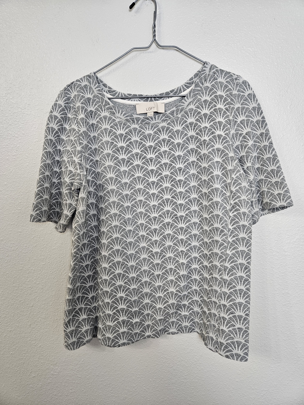 LOFT Gray & White Geometric Short Sleeve Top