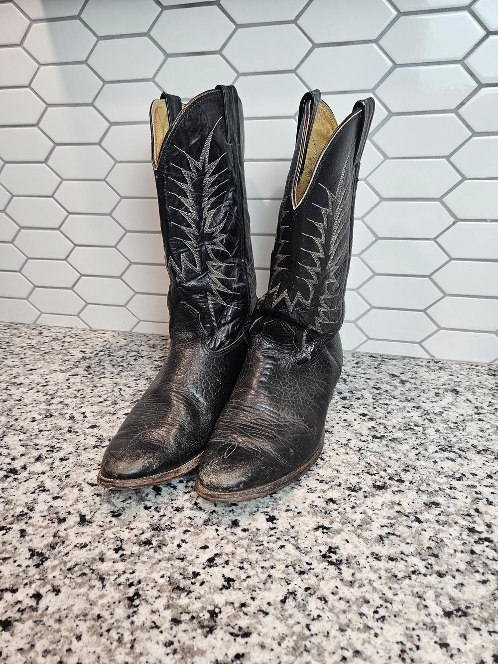 Men's Black Western Leather Cowboy Boots with Decorative Stitching photo 2