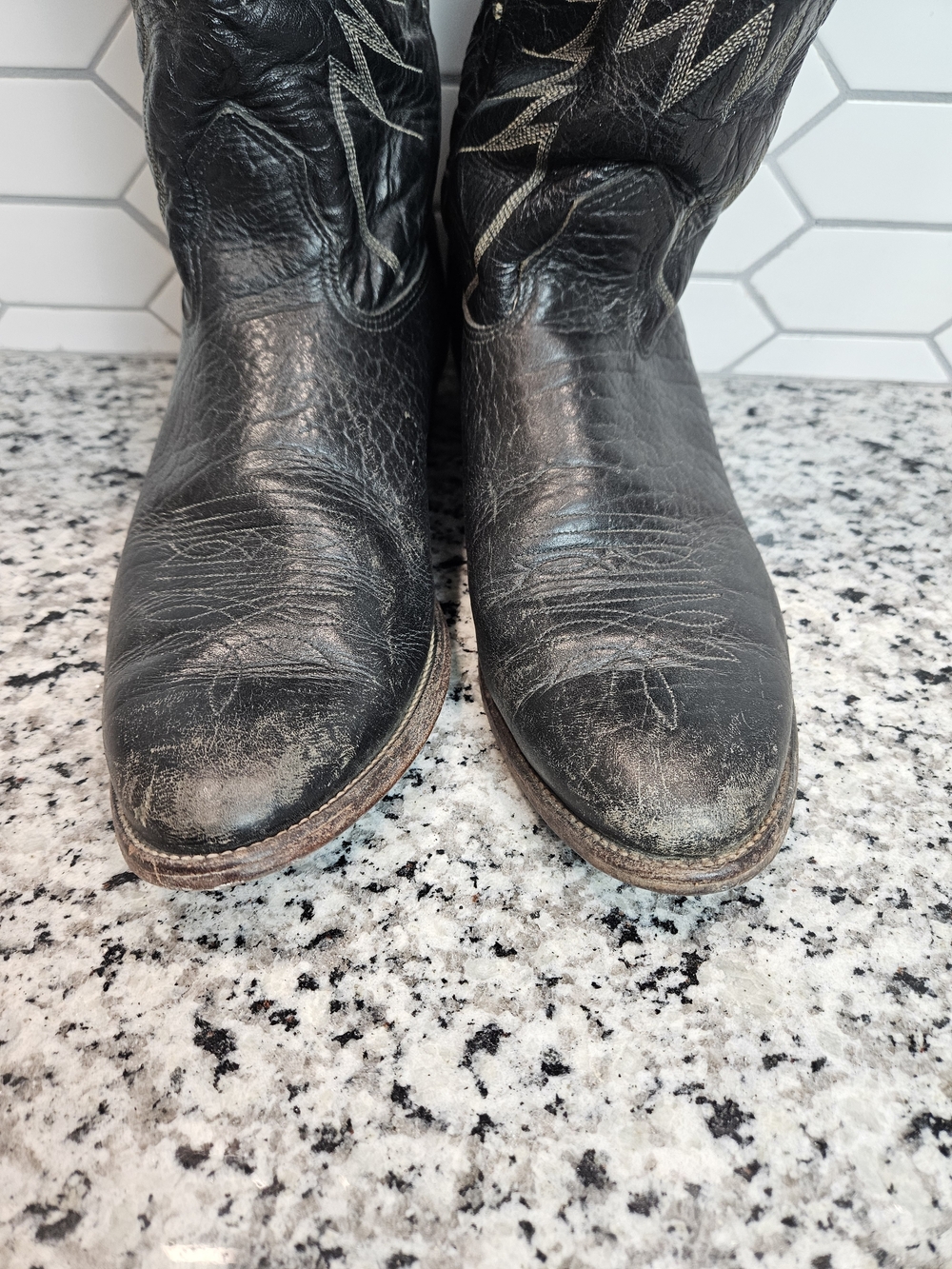 Men's Black Western Leather Cowboy Boots with Decorative Stitching photo 3