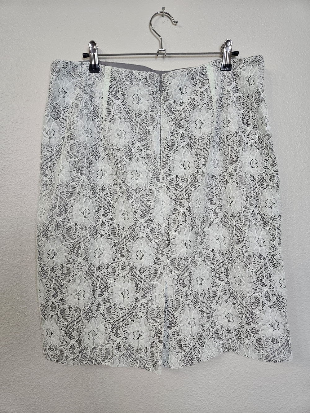 Banana Republic White Lace Pencil Skirt photo 2