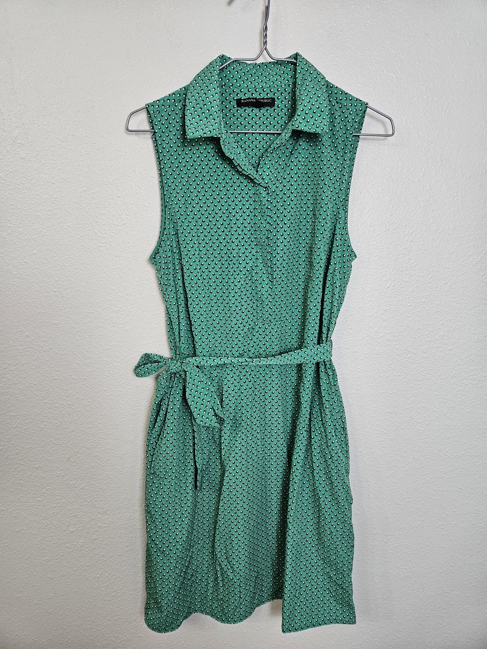 Banana Republic Sleeveless Midi Dress in Green Microprint