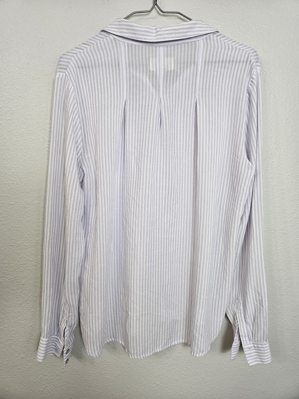 Universal Thread White and Light Purple Striped Relaxed Button-Down Shirt photo 6