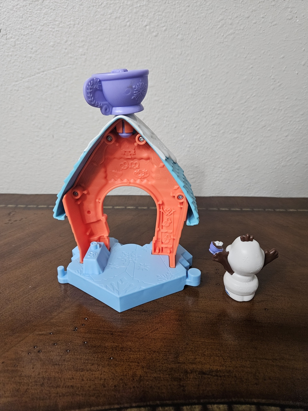 Fisher-Price Little People Olaf in Purple Teacup Playset photo 3