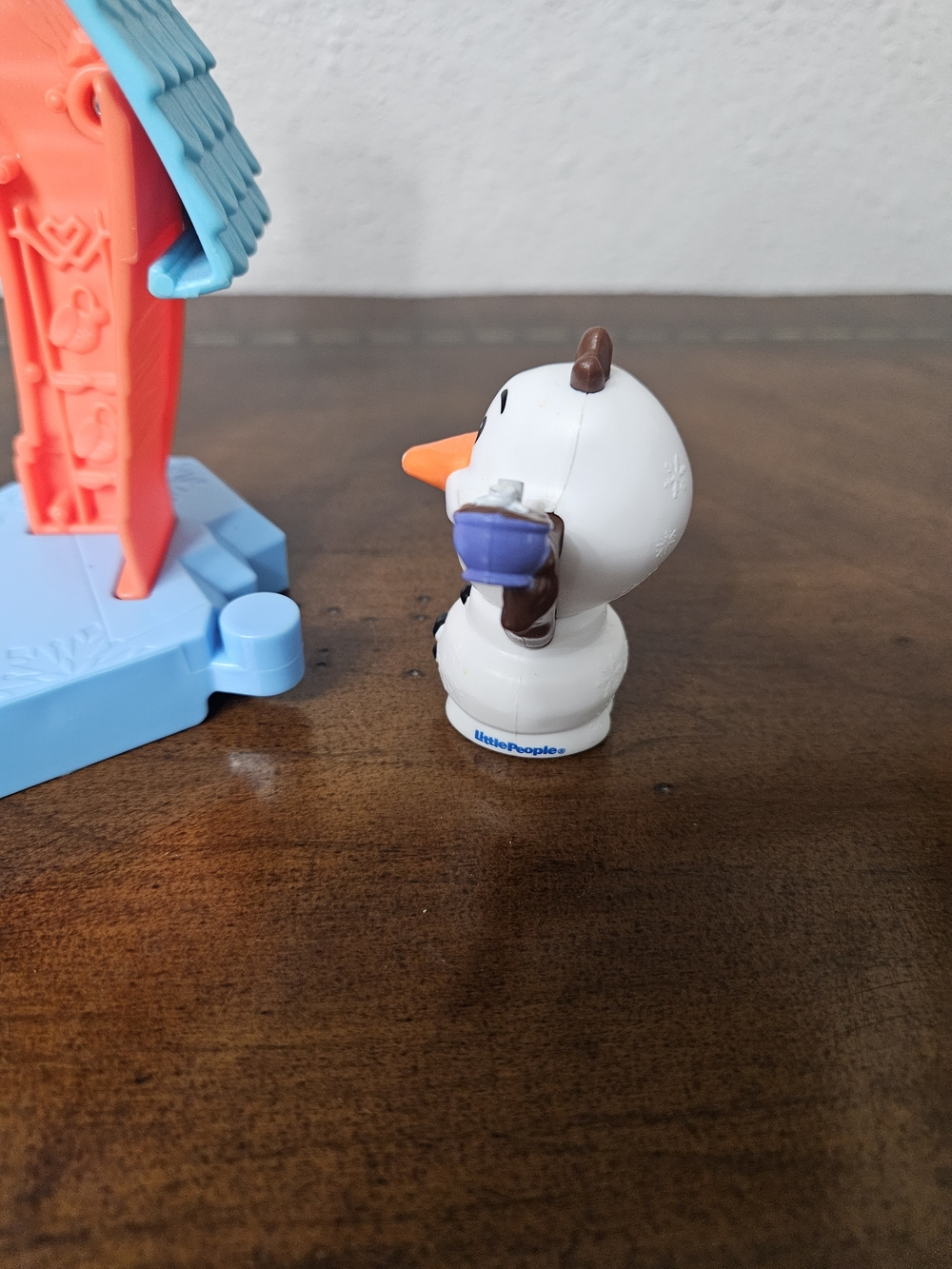 Fisher-Price Little People Olaf in Purple Teacup Playset photo 4