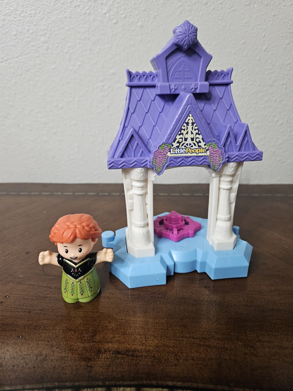 Fisher-Price Little People Frozen Playset with Anna photo 2