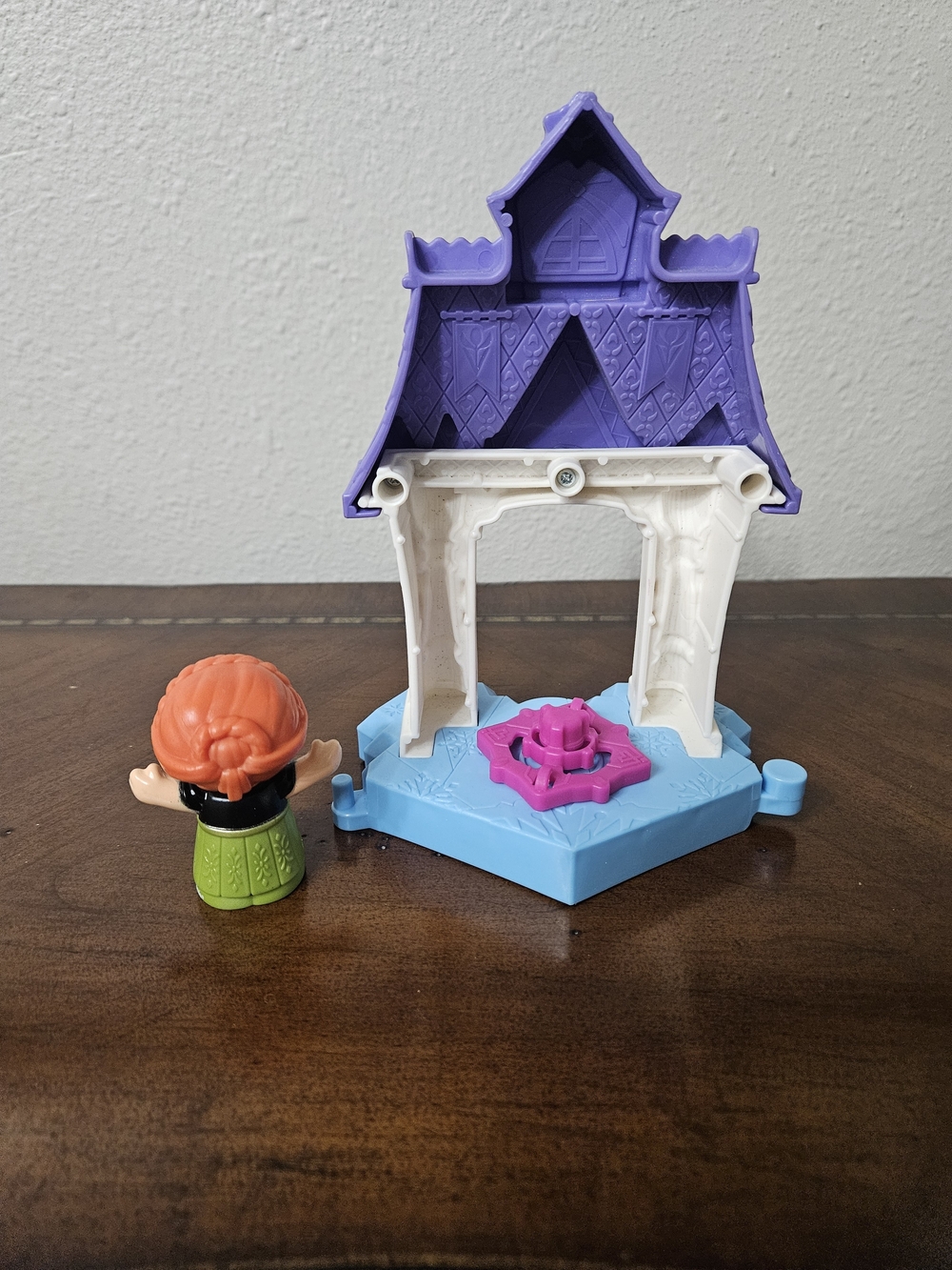Fisher-Price Little People Frozen Playset with Anna photo 3