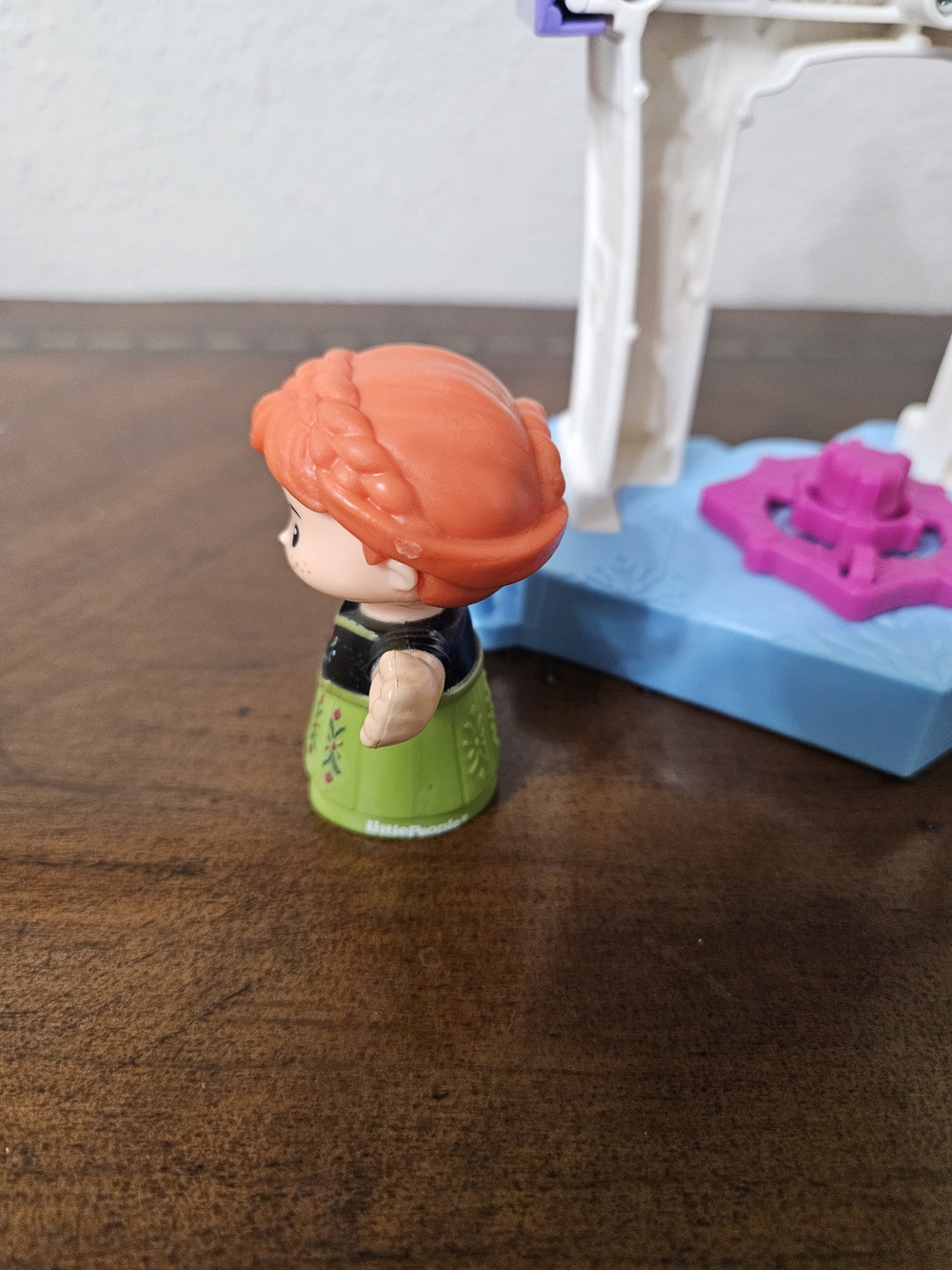 Fisher-Price Little People Frozen Playset with Anna photo 4