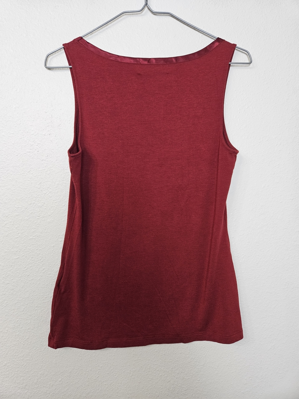 Banana Republic Sleeveless Tank Top in Burgundy photo 3