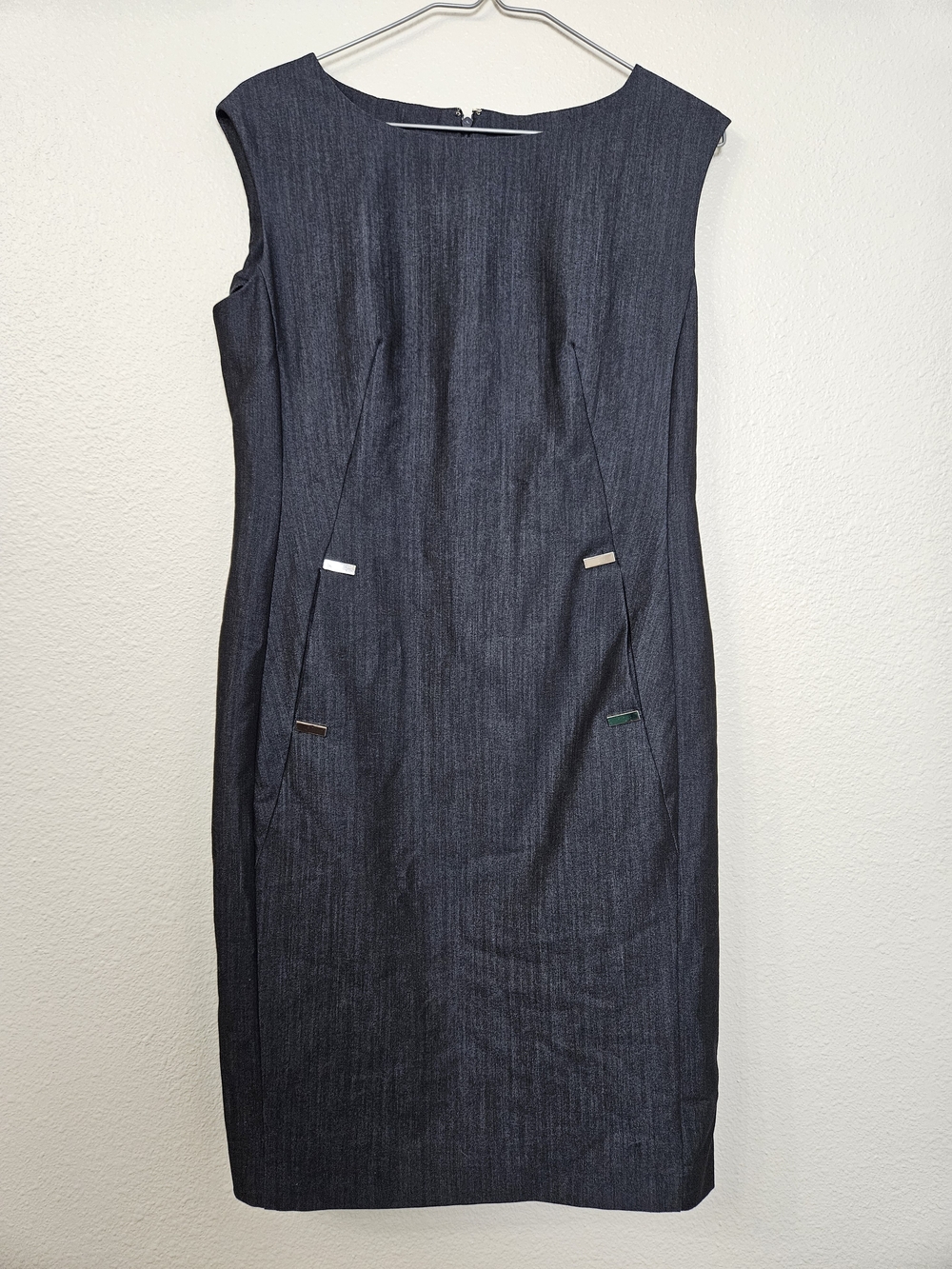 Calvin Klein Chic Dress with Pockets
