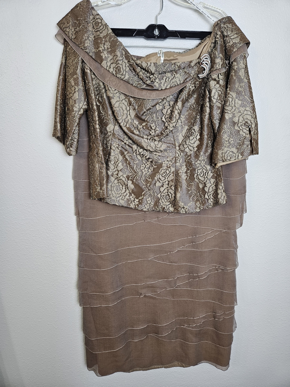 Daymor Couture 2 Piece Evening Dress Set Size 16 Lace Top and Tiered Maxi Skirt