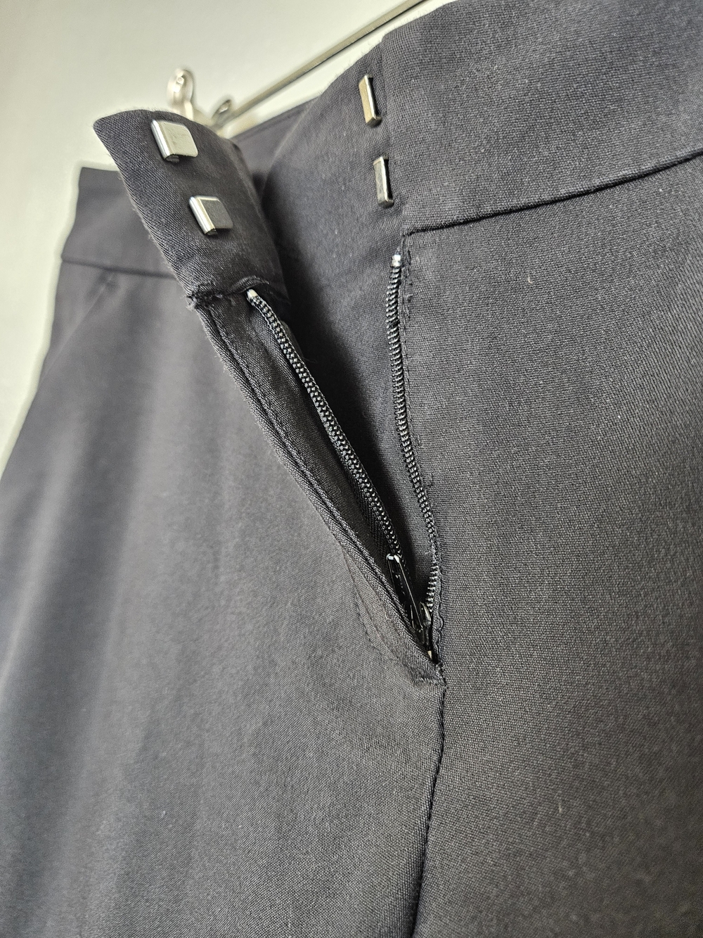 Apt. 9 Torie Black Straight Leg Dress Pants Size 6 Stretch Work Office Slacks photo 4