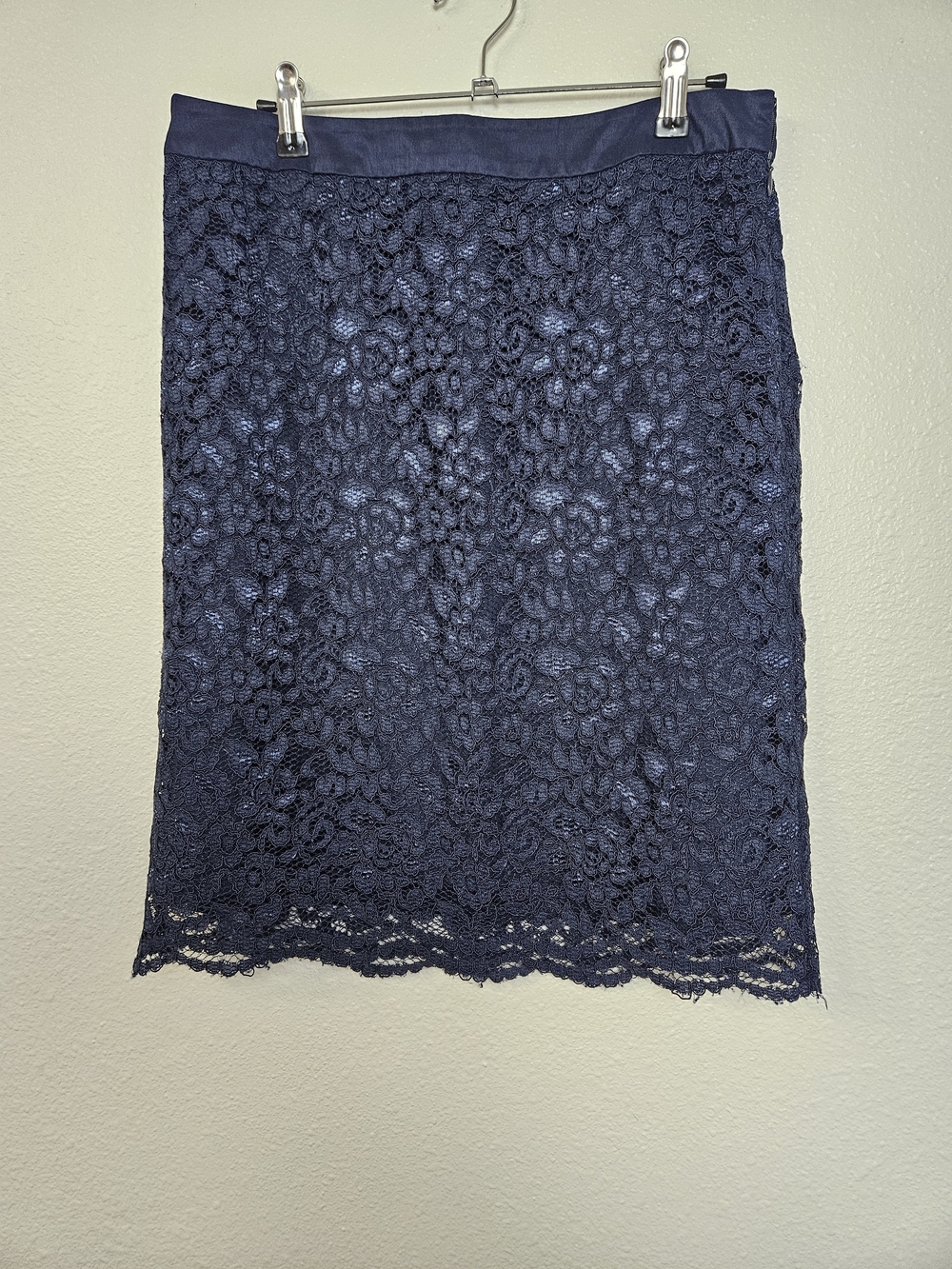 The Limited Navy Blue Floral Lace Pencil Skirt Size 8 Scalloped Hem Lined