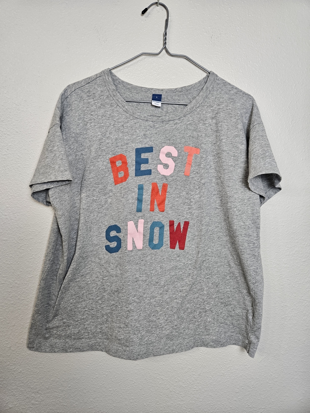 Old Navy Gray Tee with Colorful "BEST IN SNOW" Holiday Winter Graphic Size L