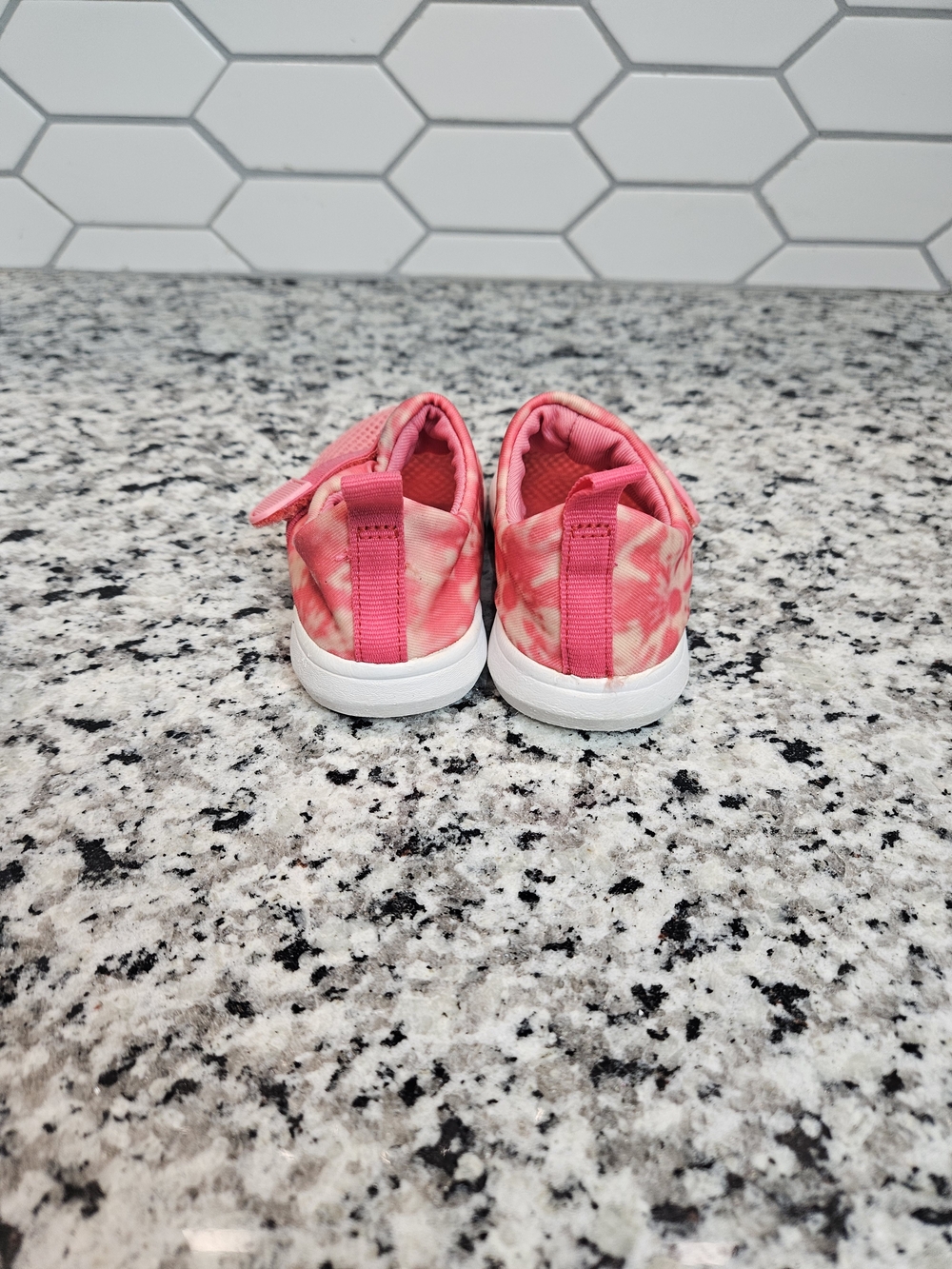 Cat & Jack Coral Pink Mesh Slip-On Water Sneakers Size 5 photo 3