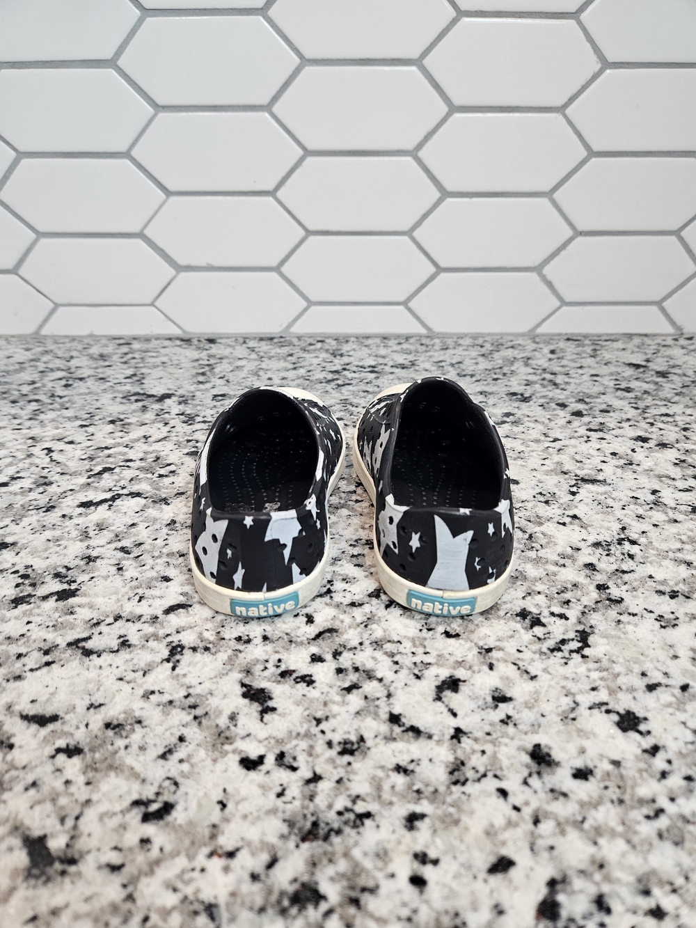 Native Shoes Kids Star Print Black Slip-On Sneakers c7 photo 3