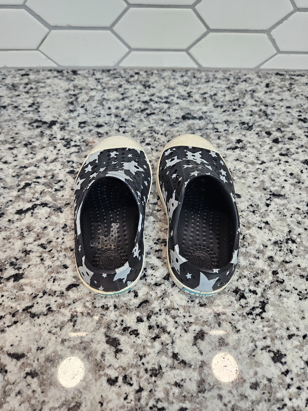 Native Shoes Kids Star Print Black Slip-On Sneakers c7 photo 4