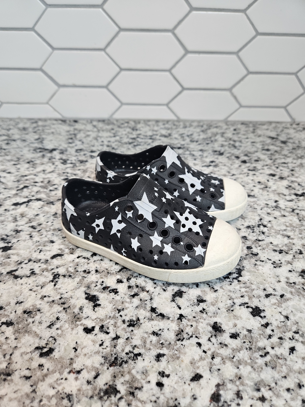 Native Shoes Kids Star Print Black Slip-On Sneakers c7 photo 5