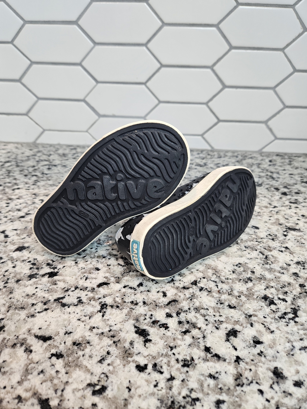 Native Shoes Kids Star Print Black Slip-On Sneakers c7 photo 6